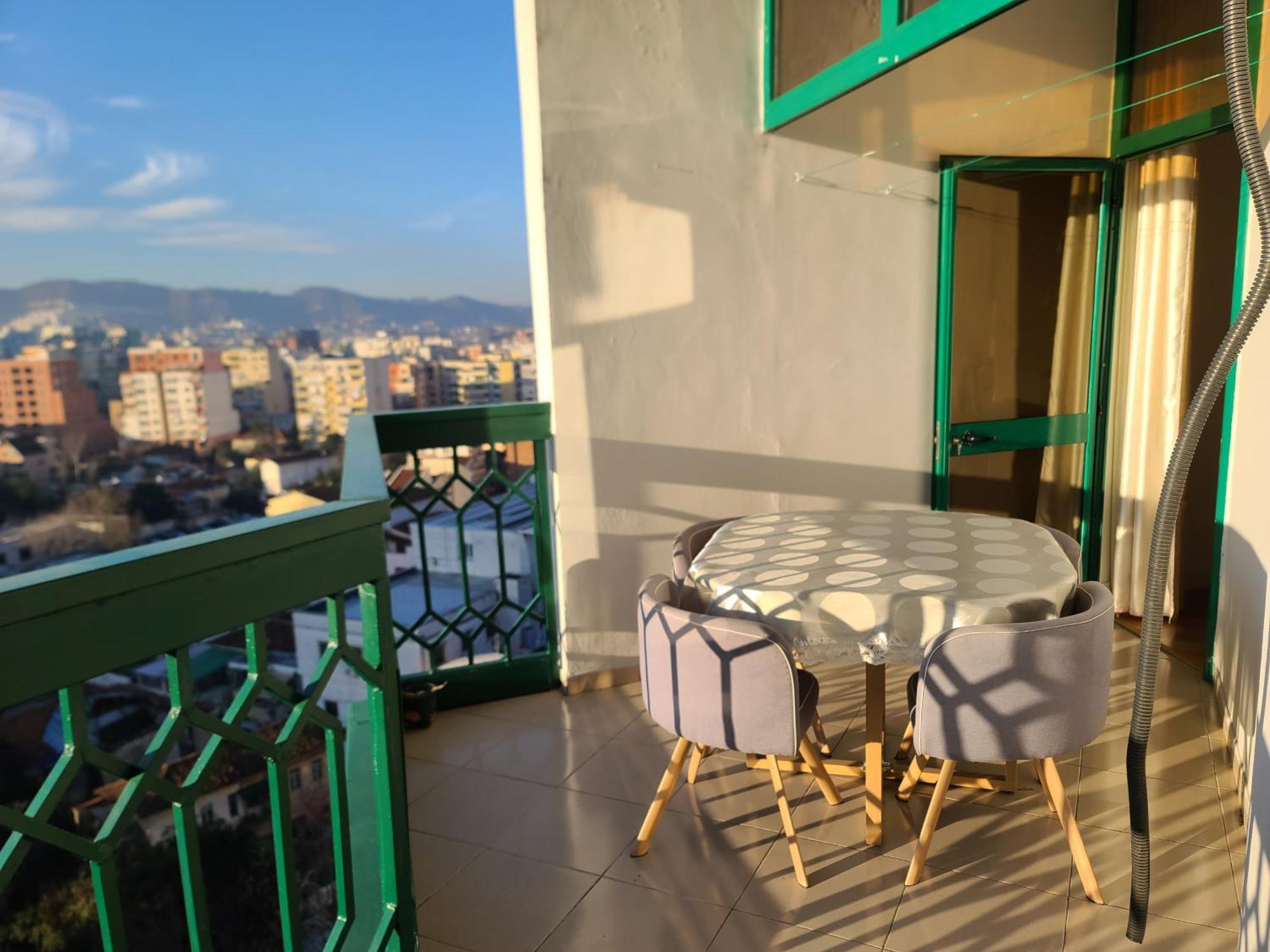 Apartament Center Tirana Buitenkant foto