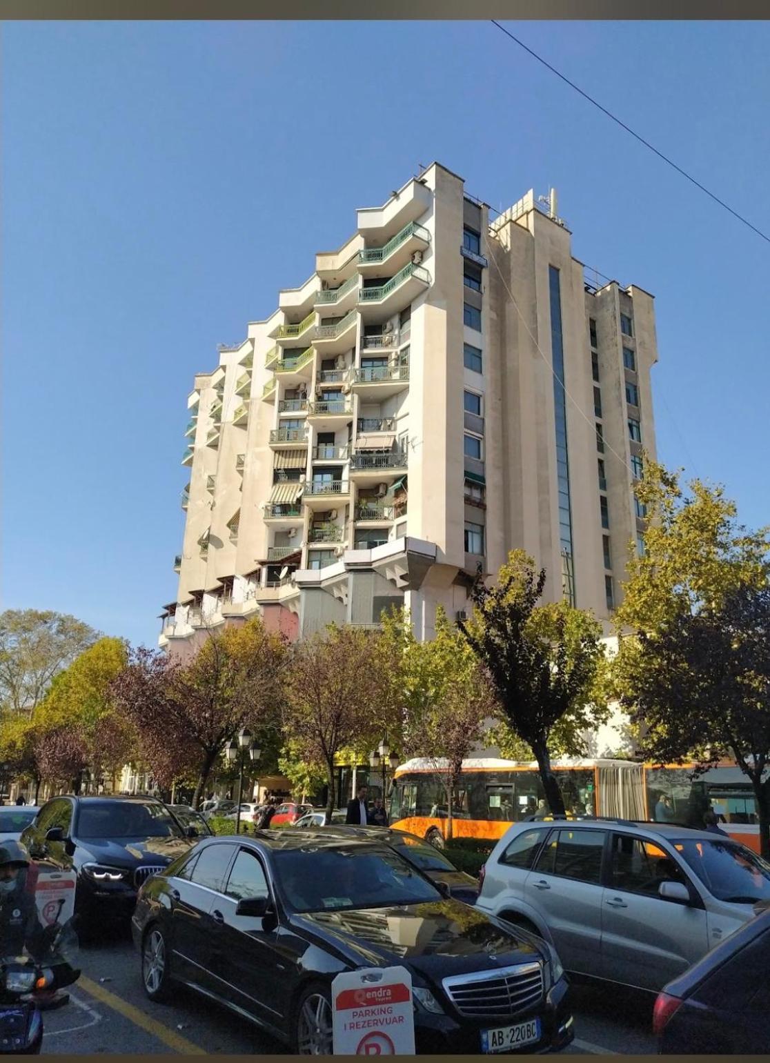 Apartament Center Tirana Buitenkant foto